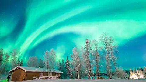 国足首发遇冷，中超三将独树一帜，伊万教练地位受考验？